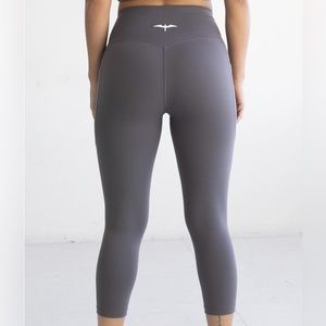 The Iwa Company KAILA 21” pocket legging